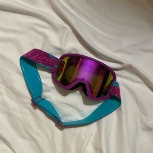 GIRO woman’s snowboard googles good condition only worn one year